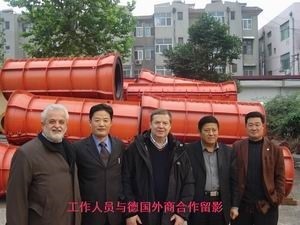 工作人員與外商德國(guó)合作留影